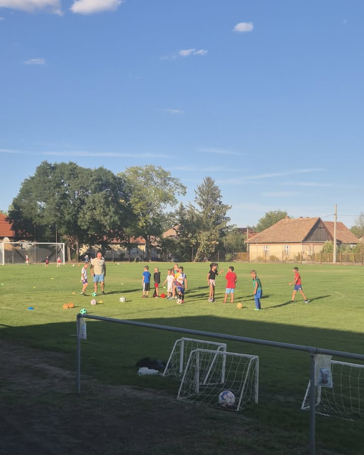 ⚽️🔴🔵 MA MEGTELT ÉLETTEL A PÁNDI SPORTPÁLYA – 7. kép