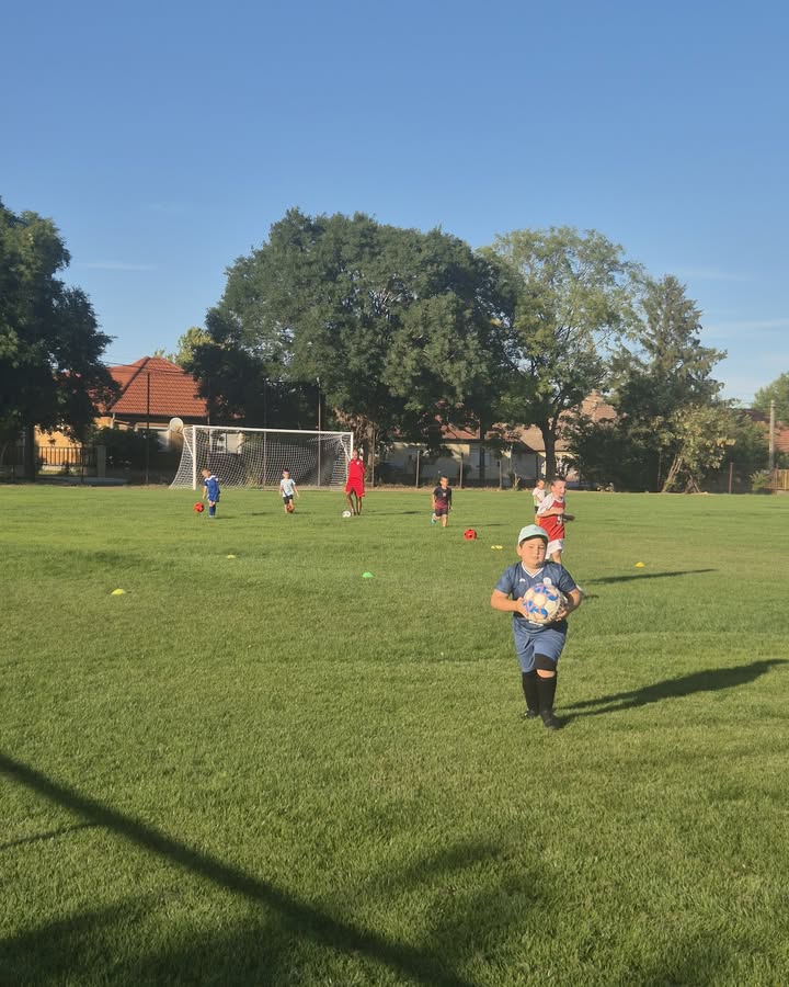 ⚽️🔴🔵 MA MEGTELT ÉLETTEL A PÁNDI SPORTPÁLYA – 6. kép