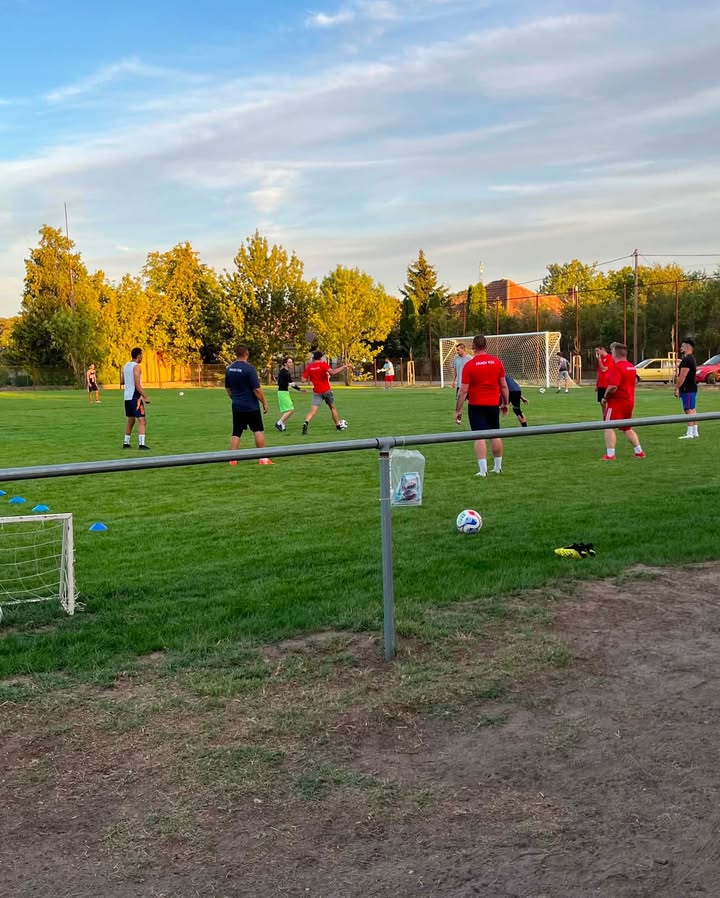 ⚽️🔴🔵 MA MEGTELT ÉLETTEL A PÁNDI SPORTPÁLYA – 3. kép