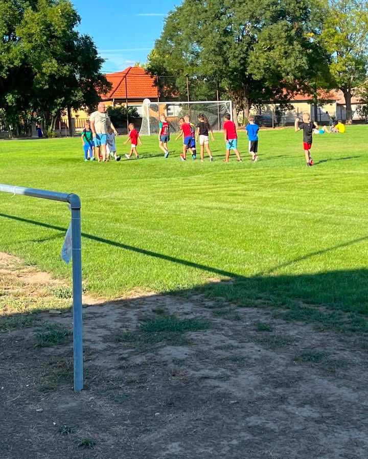⚽️🔴🔵 MA MEGTELT ÉLETTEL A PÁNDI SPORTPÁLYA – 2. kép