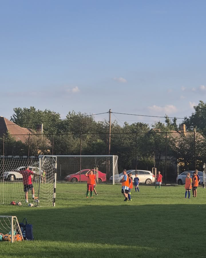 ⚽🔴🔵 Ma is nagy élet volt a Pándi KSK sportpályáján – 4. kép