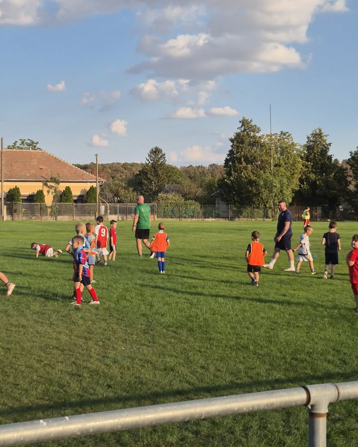 ⚽🔴🔵 Ma is nagy élet volt a Pándi KSK sportpályáján – 5. kép