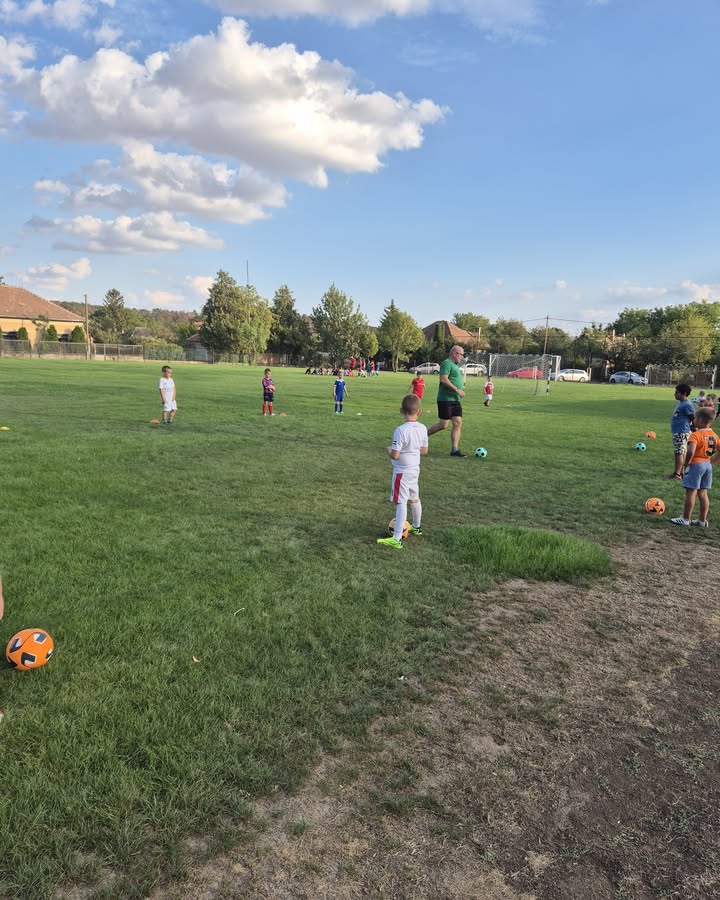 ⚽🔴🔵 Ma is nagy élet volt a Pándi KSK sportpályáján – 7. kép